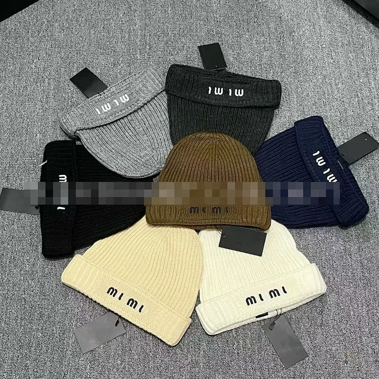 Embroidered knit beanie set